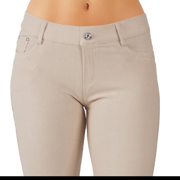 SALE!! Capri Jegging - Picture 2 of 4